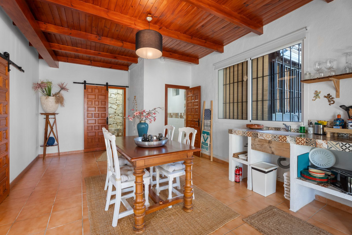 6 Bed Townhouse for sale in Benalmadena Costa Del Sol, Málaga, Spain