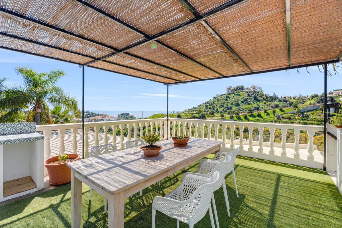 6 Bed Townhouse for sale in Benalmadena Costa Del Sol, Málaga, Spain