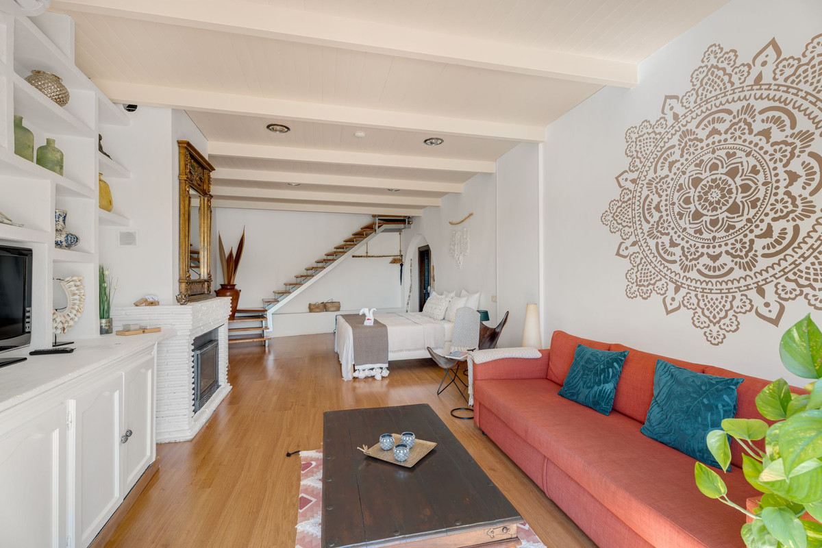 6 Bed Townhouse for sale in Benalmadena Costa Del Sol, Málaga, Spain
