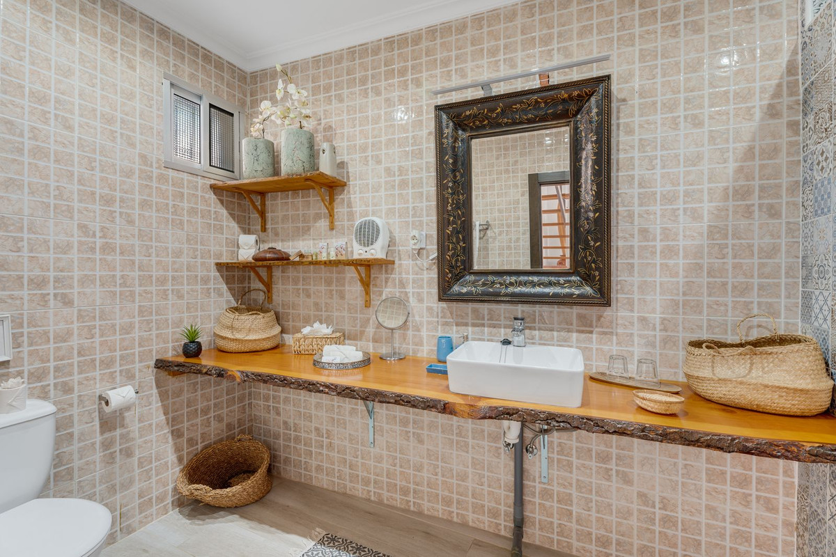 6 Bed Townhouse for sale in Benalmadena Costa Del Sol, Málaga, Spain
