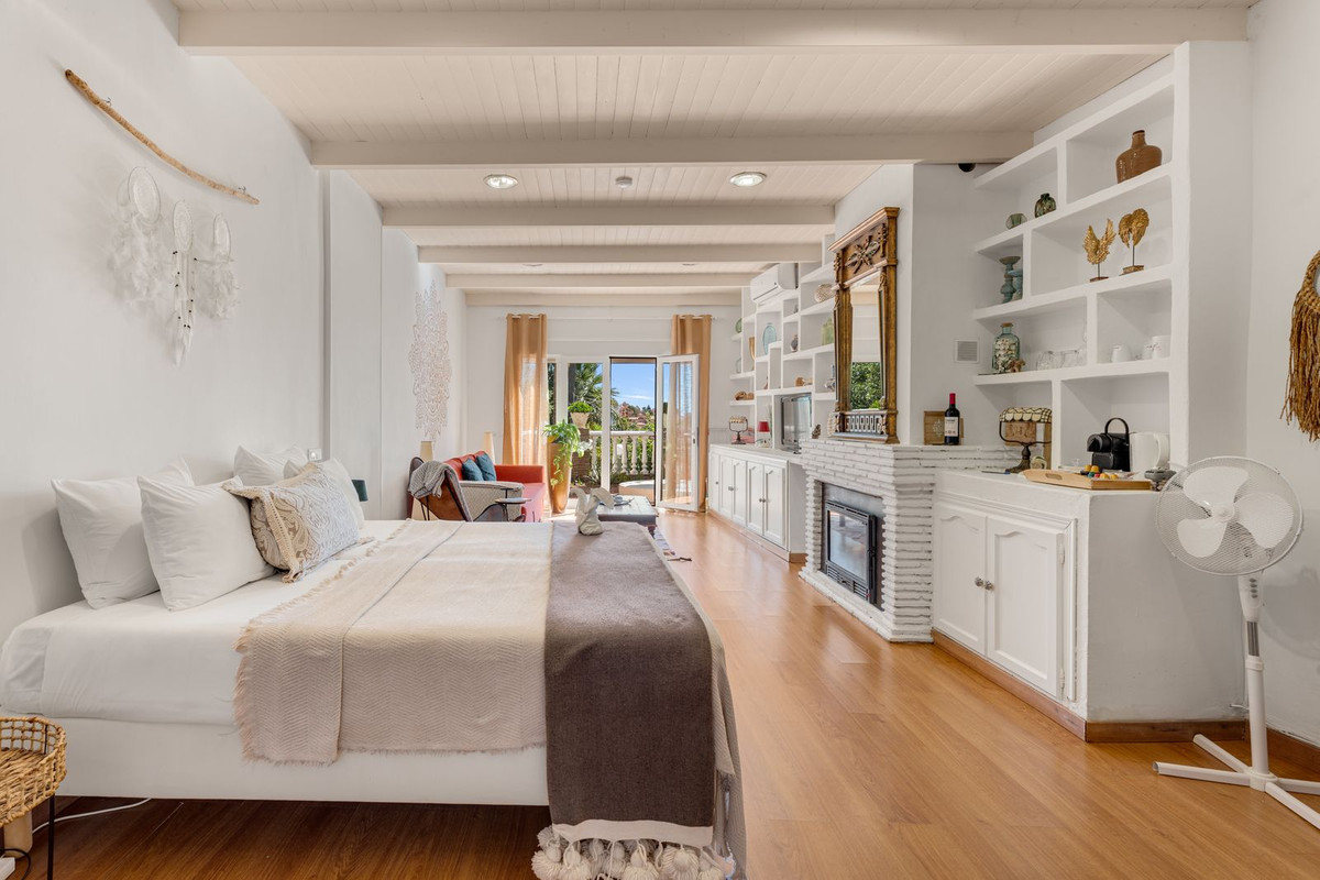 6 Bed Townhouse for sale in Benalmadena Costa Del Sol, Málaga, Spain