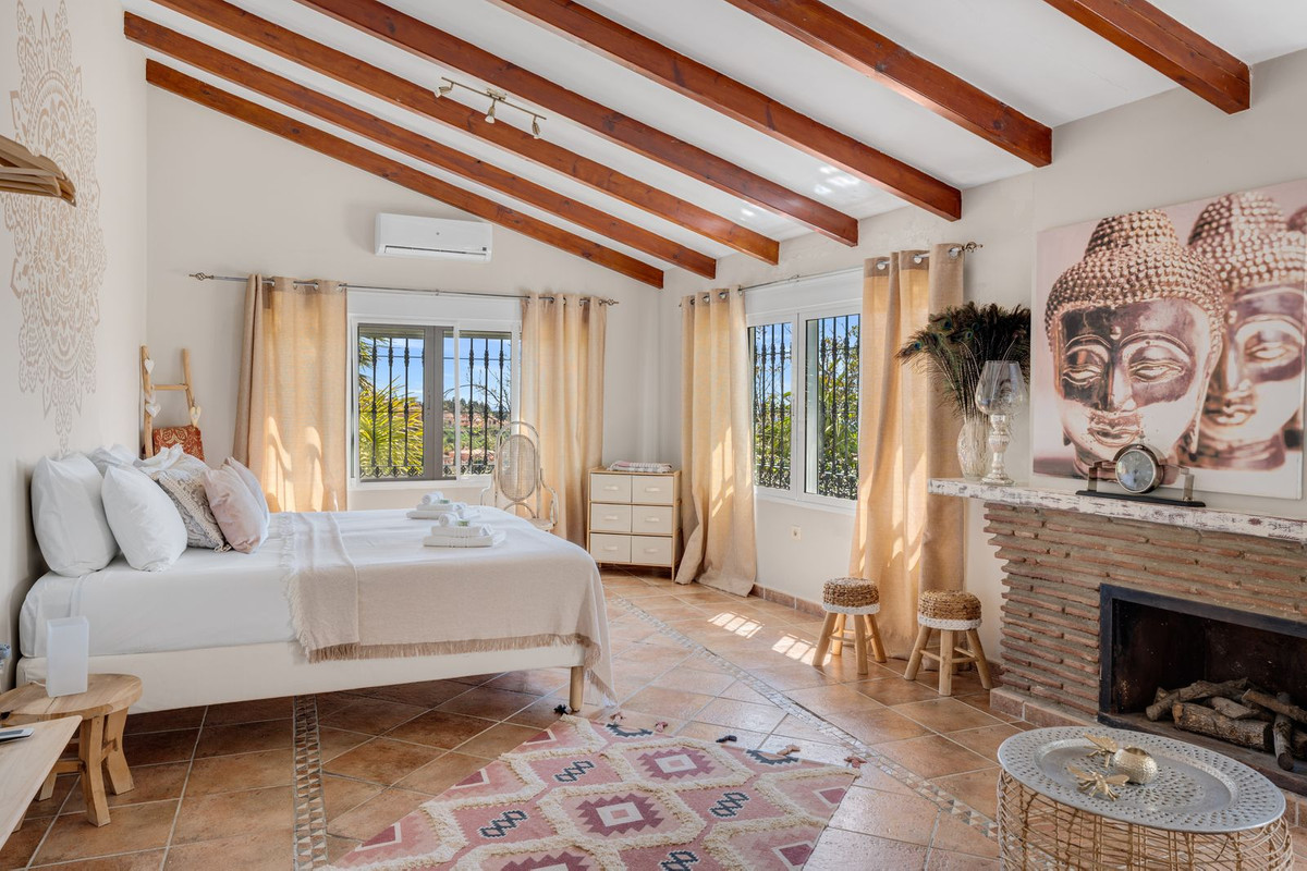6 Bed Townhouse for sale in Benalmadena Costa Del Sol, Málaga, Spain