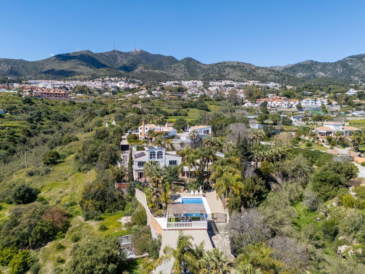 6 Bed Townhouse for sale in Benalmadena Costa Del Sol, Málaga, Spain