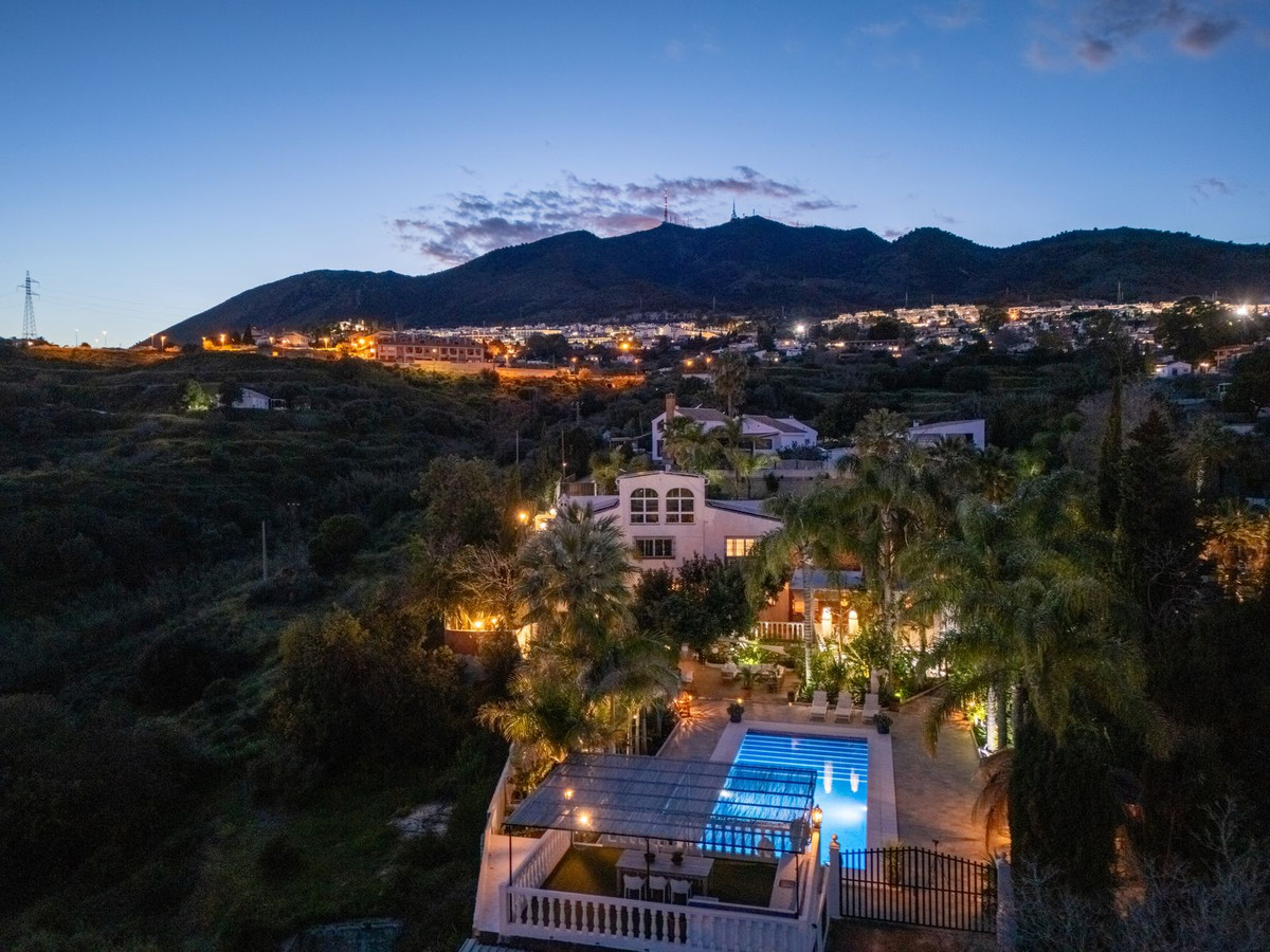6 Bed Townhouse for sale in Benalmadena Costa Del Sol, Málaga, Spain