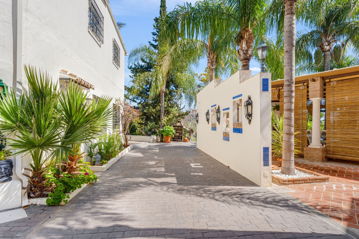 6 Bed Townhouse for sale in Benalmadena Costa Del Sol, Málaga, Spain