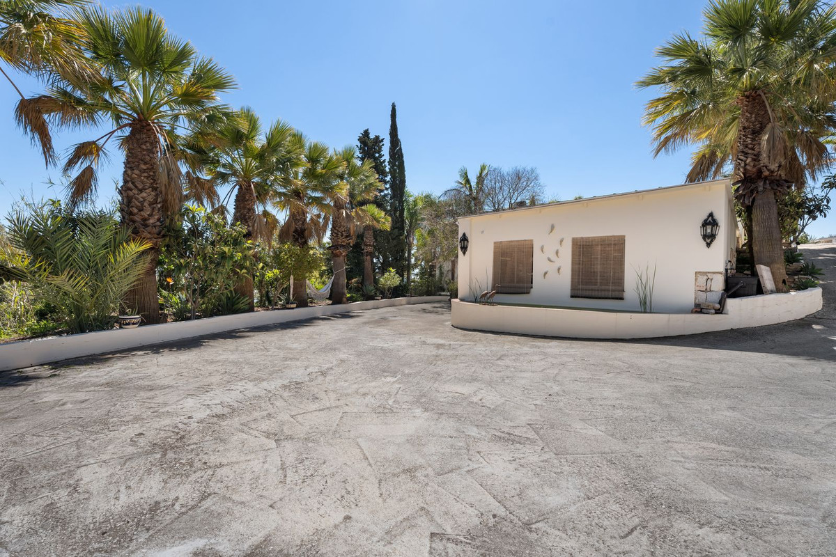 6 Bed Townhouse for sale in Benalmadena Costa Del Sol, Málaga, Spain