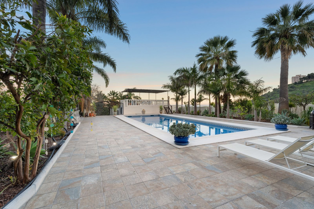 6 Bed Townhouse for sale in Benalmadena Costa Del Sol, Málaga, Spain