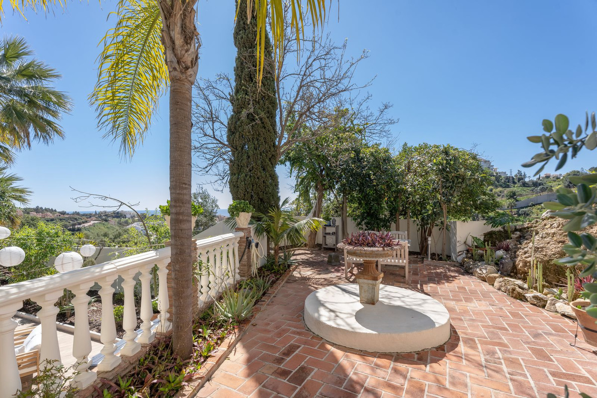 6 Bed Townhouse for sale in Benalmadena Costa Del Sol, Málaga, Spain