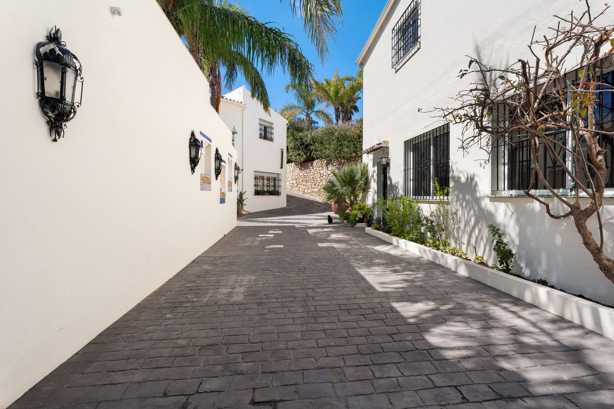 6 Bed Townhouse for sale in Benalmadena Costa Del Sol, Málaga, Spain