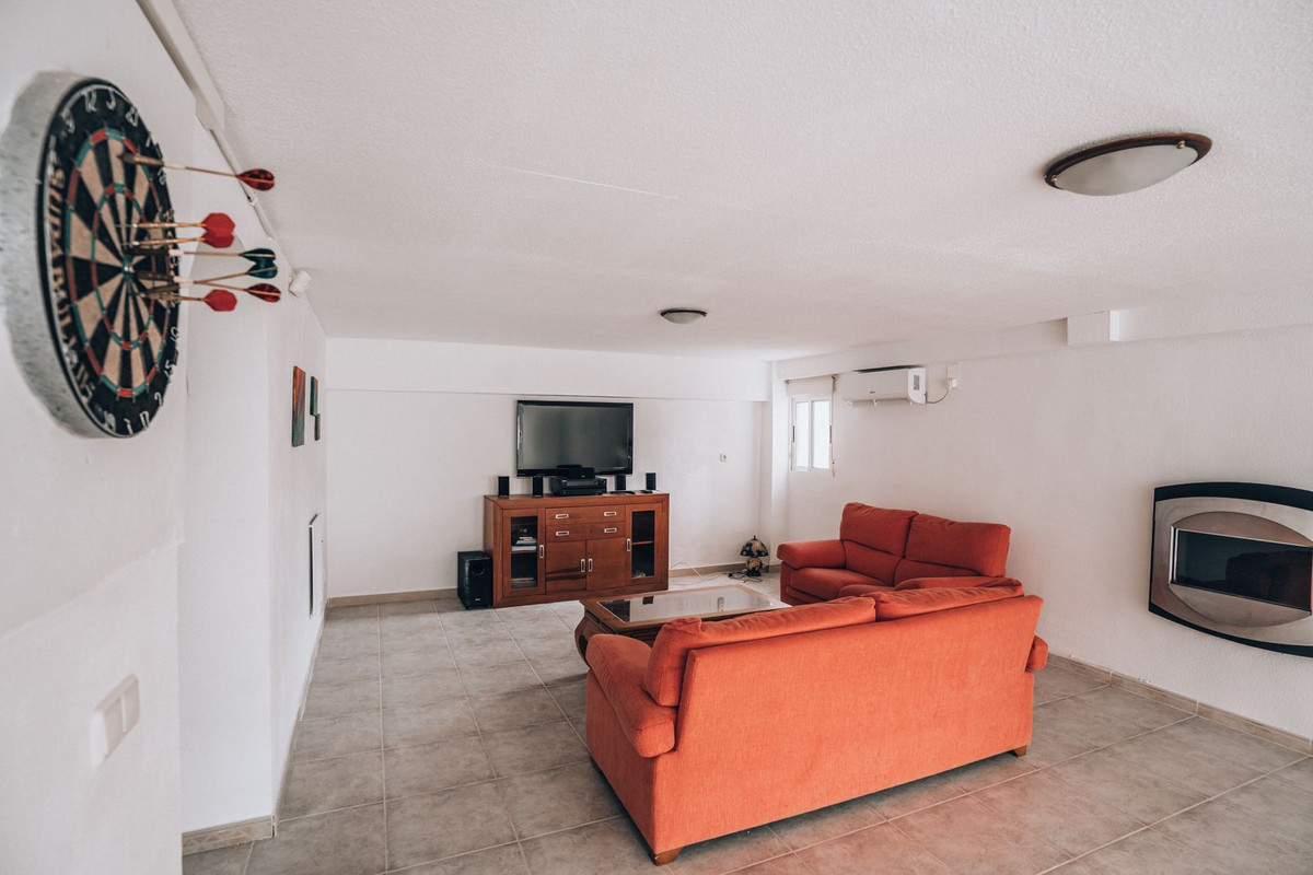 4 Bed Townhouse for sale in Villamartin Costa Blanca, Alicante, Spain