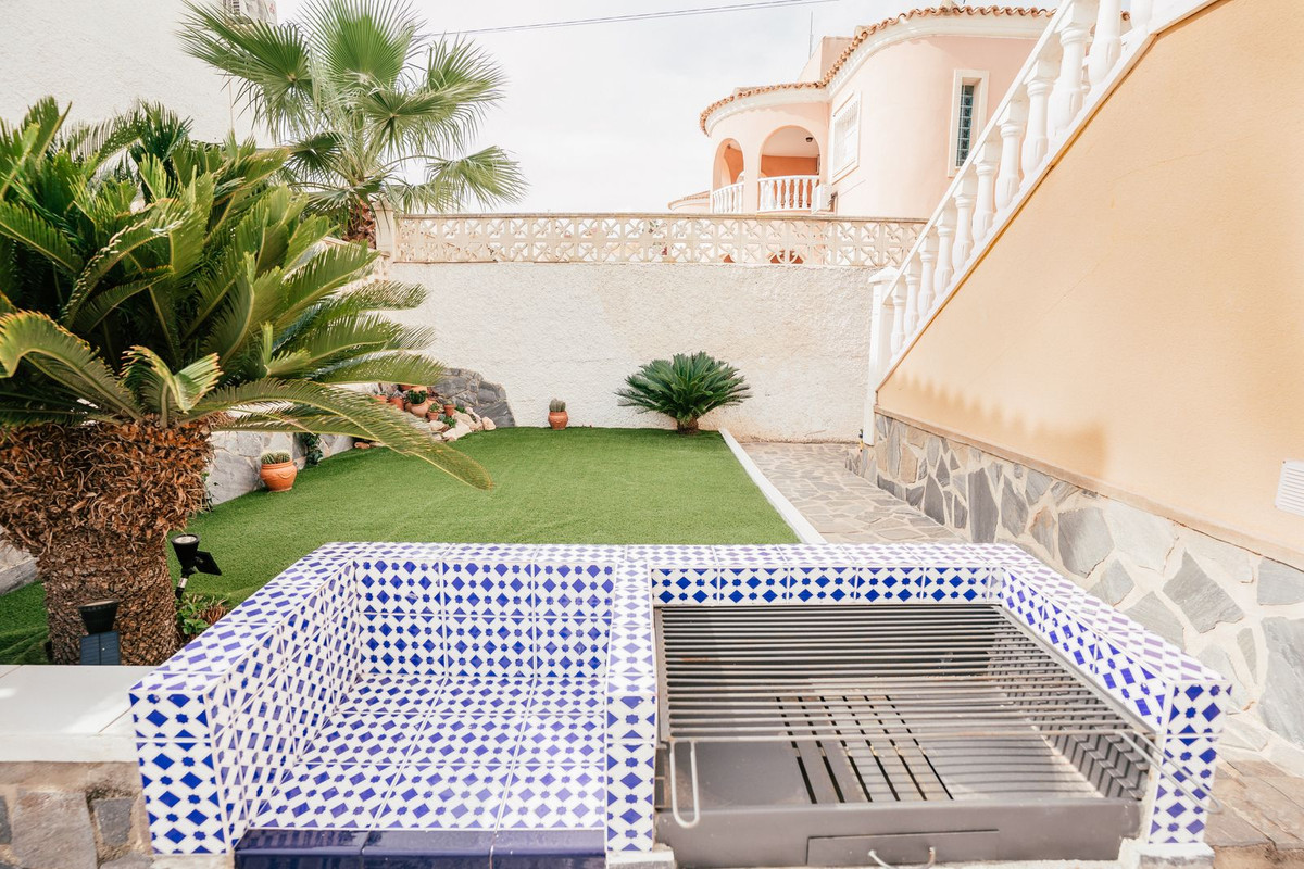 4 Bed Townhouse for sale in Villamartin Costa Blanca, Alicante, Spain