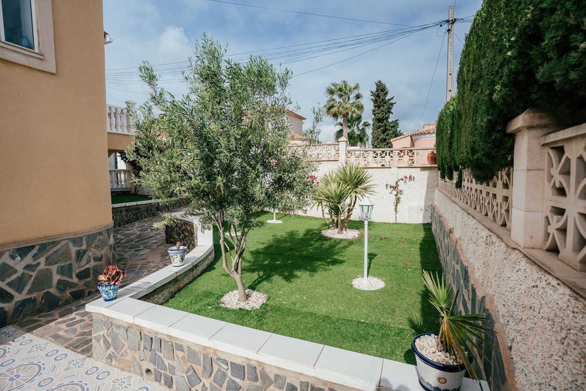 4 Bed Townhouse for sale in Villamartin Costa Blanca, Alicante, Spain