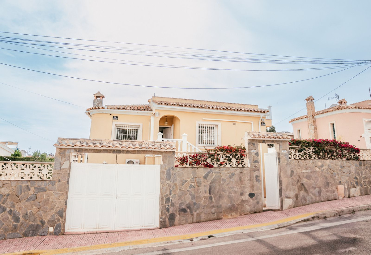 4 Bed Townhouse for sale in Villamartin Costa Blanca, Alicante, Spain