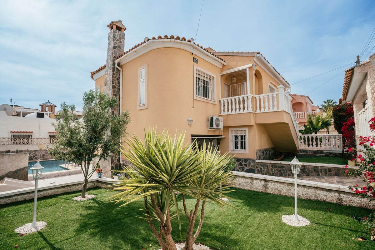 4 Bed Townhouse for sale in Villamartin Costa Blanca, Alicante, Spain