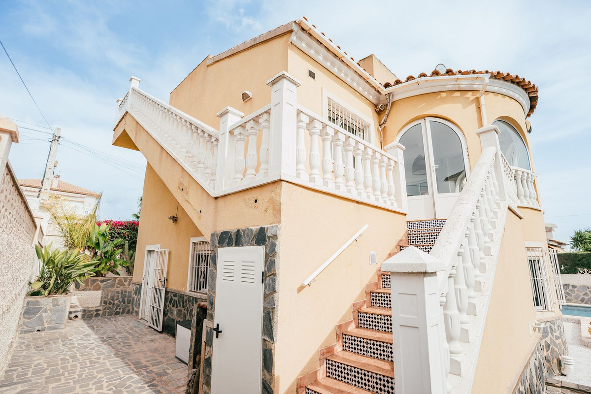 4 Bed Townhouse for sale in Villamartin Costa Blanca, Alicante, Spain