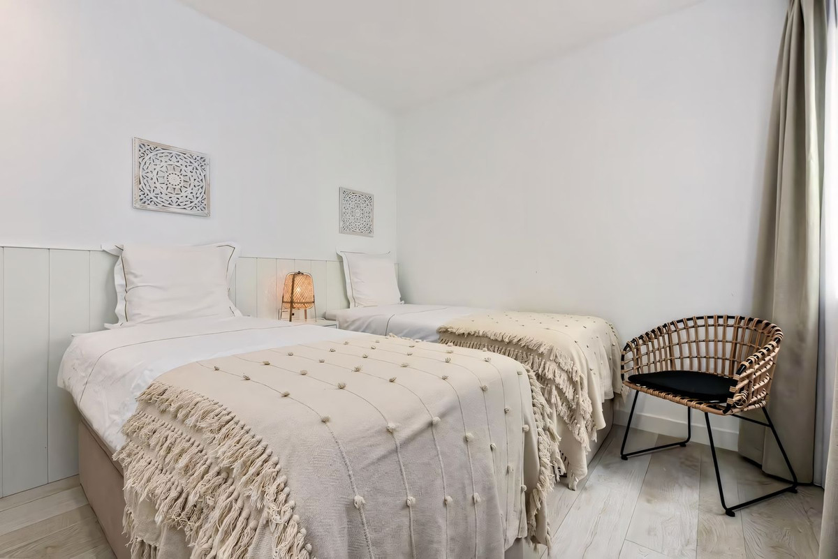 2 Bed Apartment for sale in Casares Costa Del Sol, Málaga, Spain