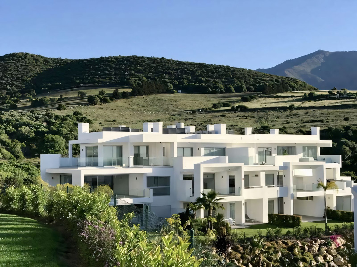 2 Bed Apartment for sale in Casares Costa Del Sol, Málaga, Spain