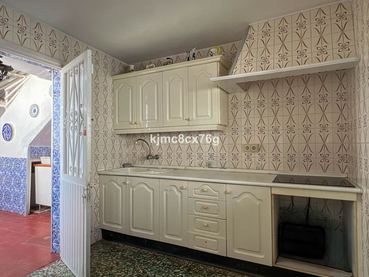 5 Bed Townhouse for sale in Marbella Costa Del Sol, Málaga, Spain