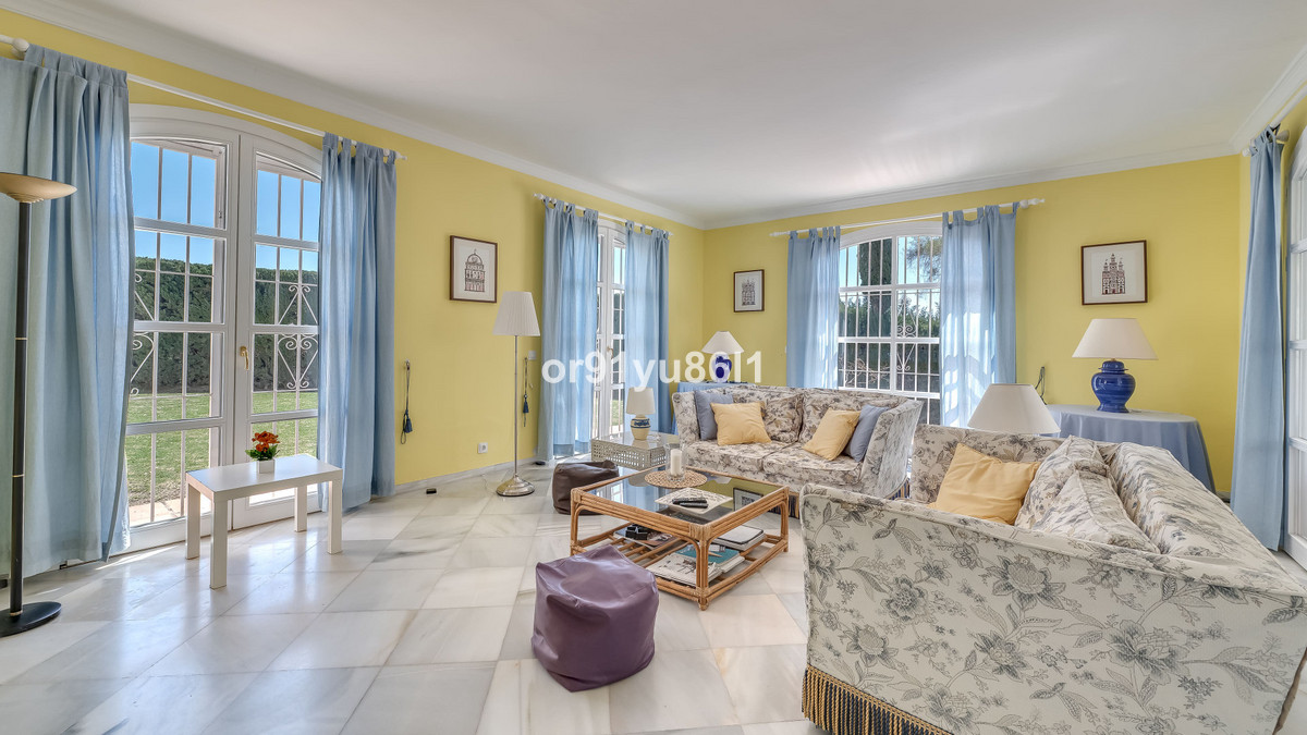 3 Bed Townhouse for sale in Benahavís Costa Del Sol, Málaga, Spain