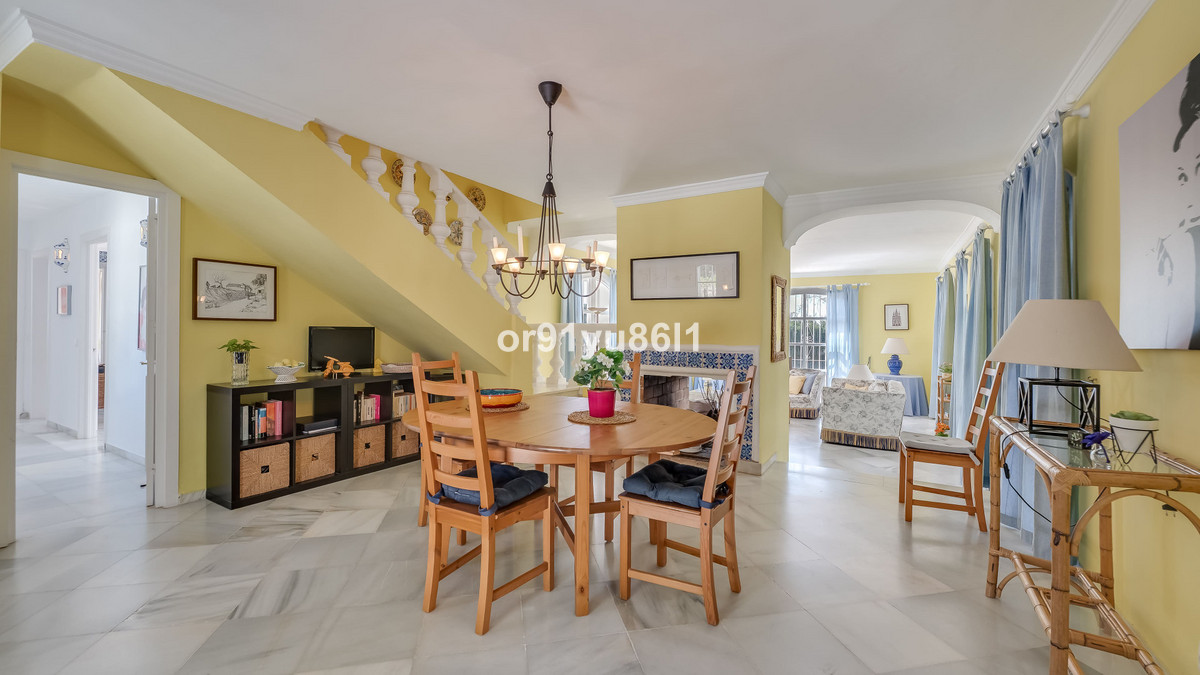 3 Bed Townhouse for sale in Benahavís Costa Del Sol, Málaga, Spain