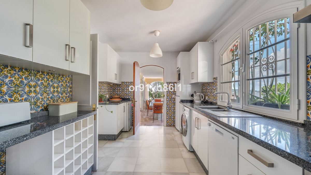3 Bed Townhouse for sale in Benahavís Costa Del Sol, Málaga, Spain
