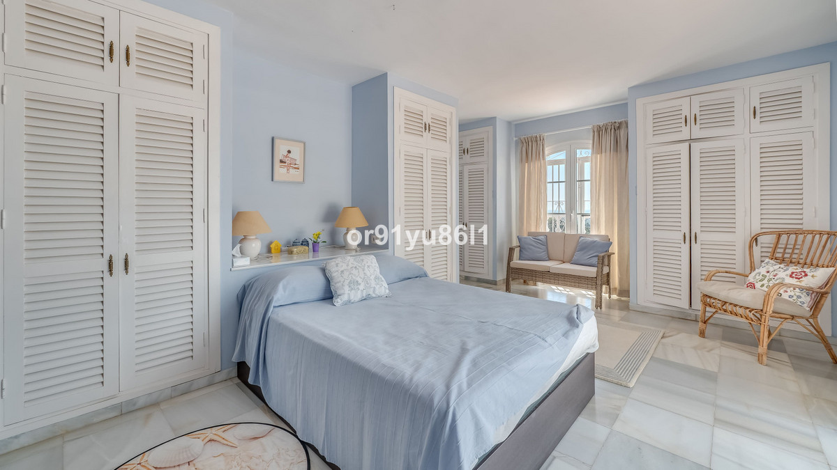 3 Bed Townhouse for sale in Benahavís Costa Del Sol, Málaga, Spain