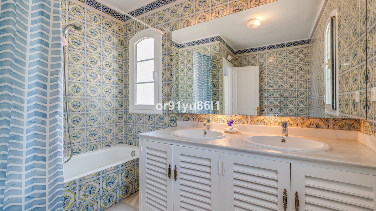 3 Bed Townhouse for sale in Benahavís Costa Del Sol, Málaga, Spain