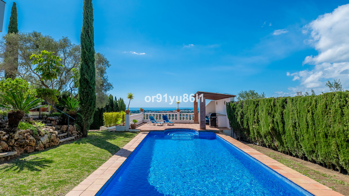 3 Bed Townhouse for sale in Benahavís Costa Del Sol, Málaga, Spain