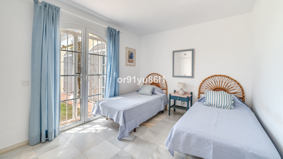 3 Bed Townhouse for sale in Benahavís Costa Del Sol, Málaga, Spain