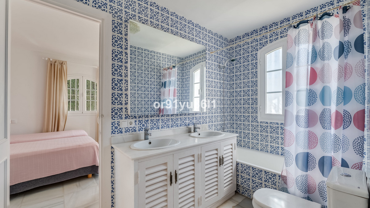 3 Bed Townhouse for sale in Benahavís Costa Del Sol, Málaga, Spain