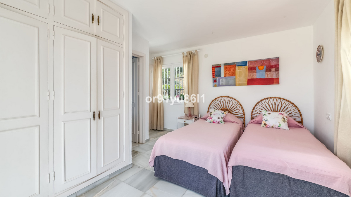 3 Bed Townhouse for sale in Benahavís Costa Del Sol, Málaga, Spain