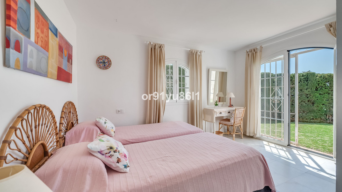 3 Bed Townhouse for sale in Benahavís Costa Del Sol, Málaga, Spain