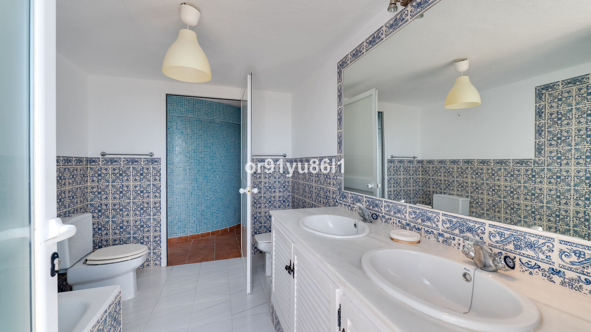 3 Bed Townhouse for sale in Benahavís Costa Del Sol, Málaga, Spain
