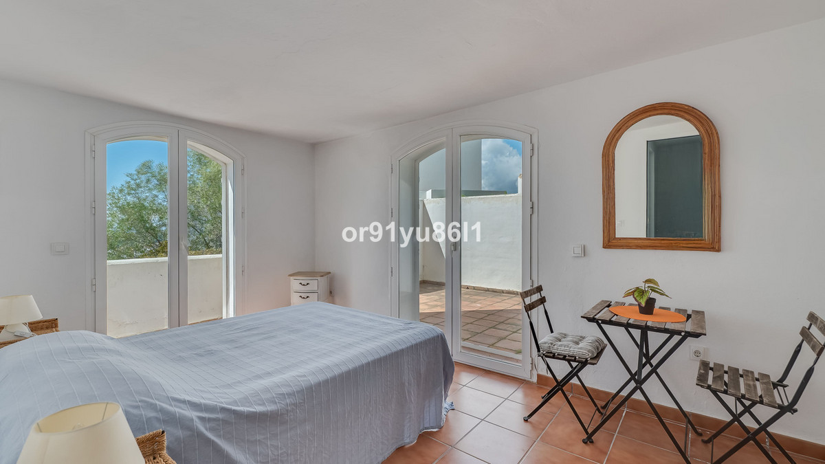 3 Bed Townhouse for sale in Benahavís Costa Del Sol, Málaga, Spain
