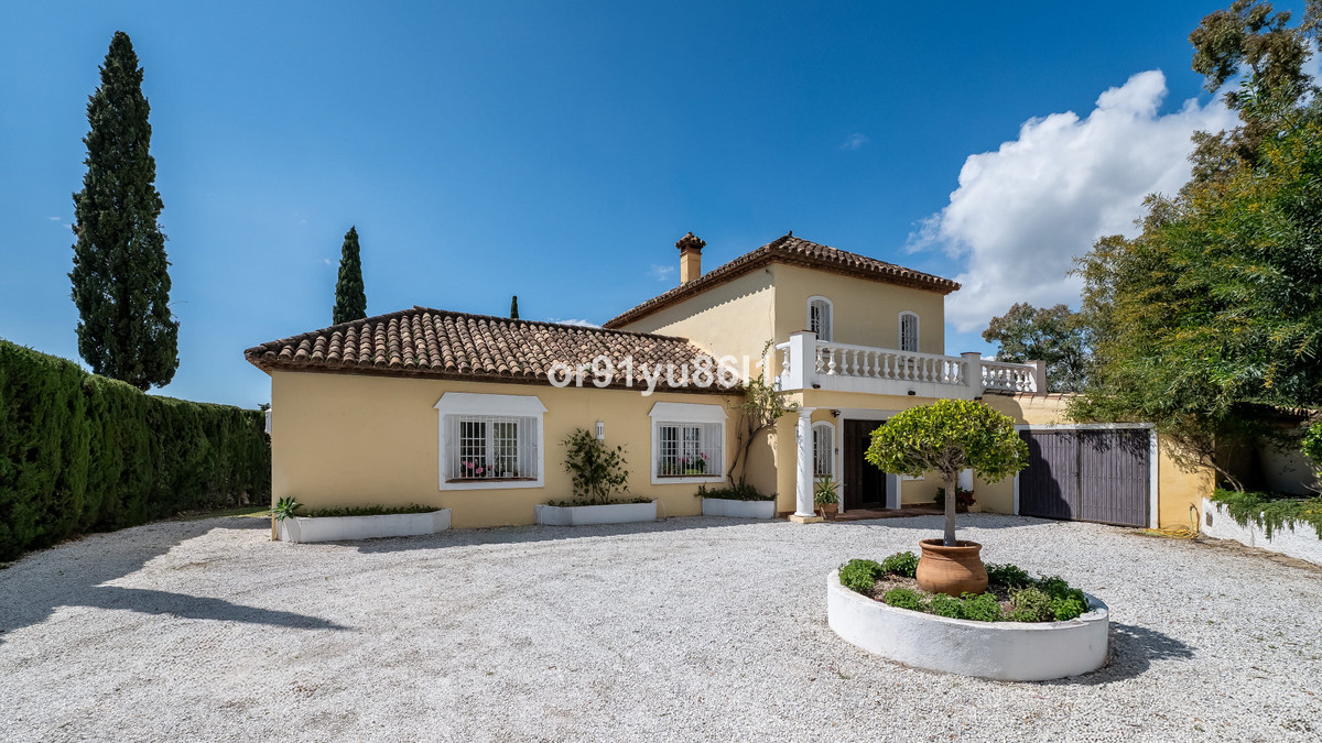 3 Bed Townhouse for sale in Benahavís Costa Del Sol, Málaga, Spain