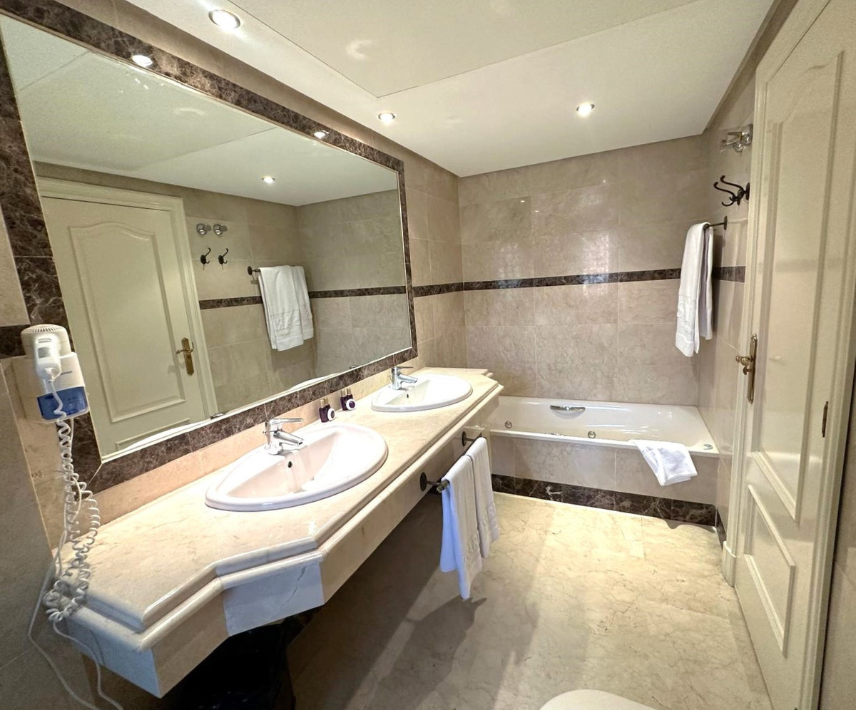 Se vende Apartamento Planta Media de 2 dormitorios en Costa Del Sol, Málaga, España