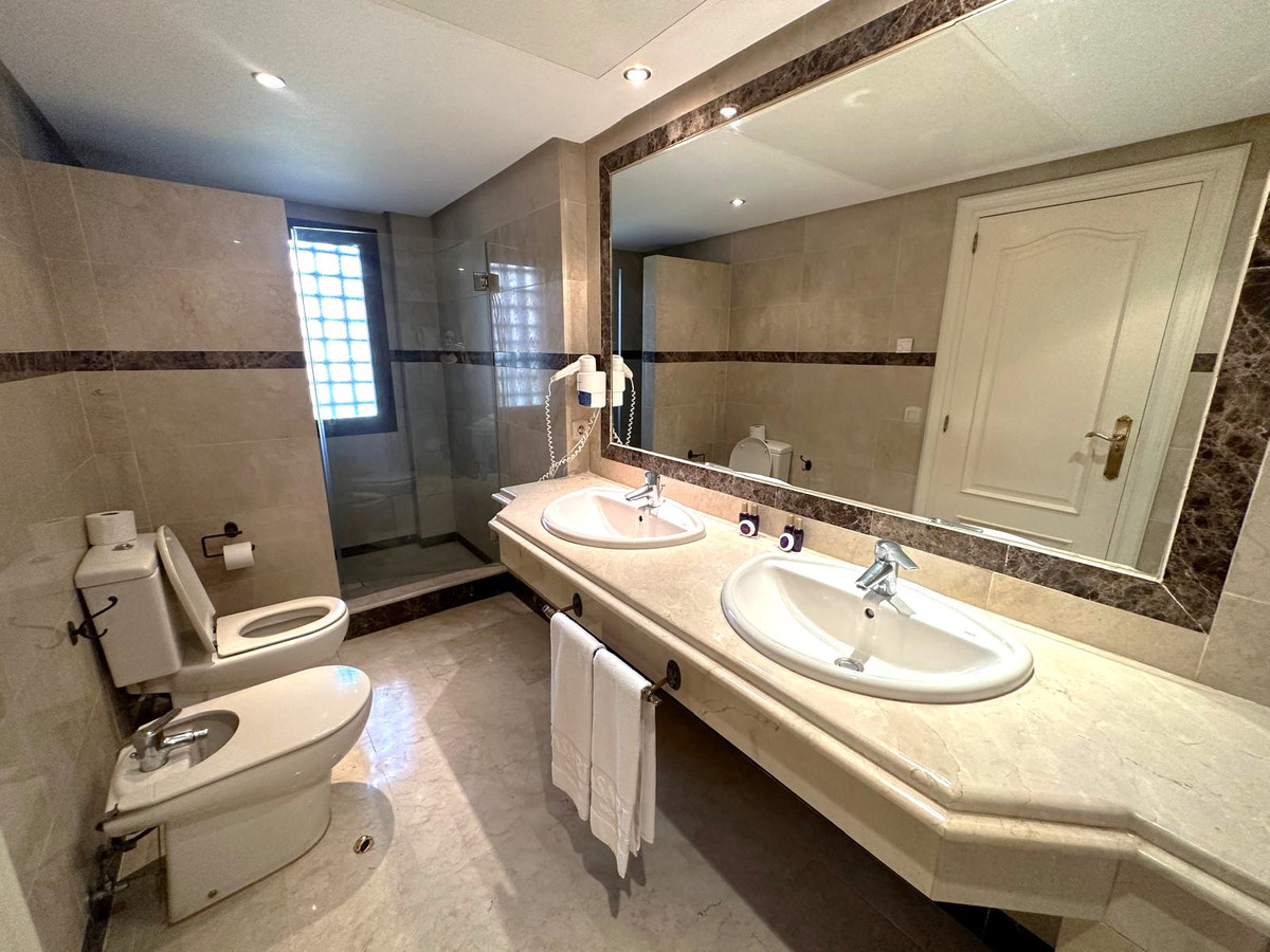 Se vende Apartamento Planta Media de 2 dormitorios en Costa Del Sol, Málaga, España