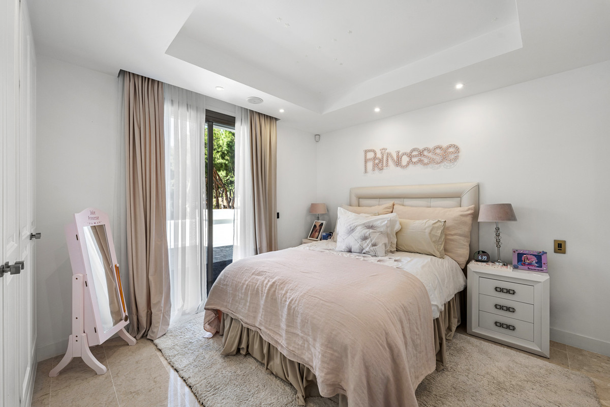 Se vende Villa - Chalet de 6 dormitorios en Costa Del Sol, Málaga, España