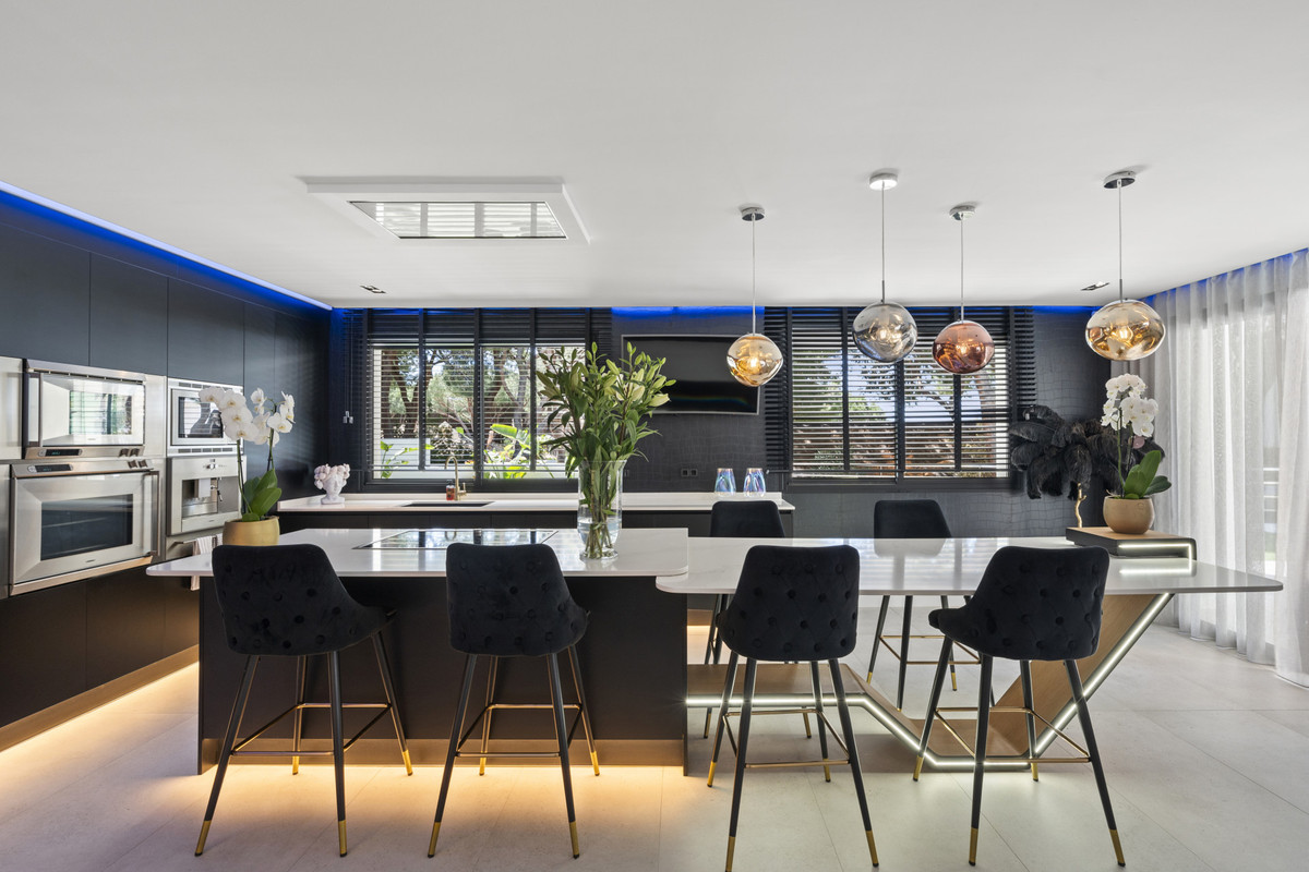 Se vende Villa - Chalet de 6 dormitorios en Costa Del Sol, Málaga, España
