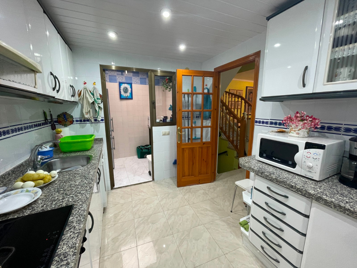 5 Bed Townhouse for sale in Guardamar Del Segura Costa Blanca, Alicante, Spain