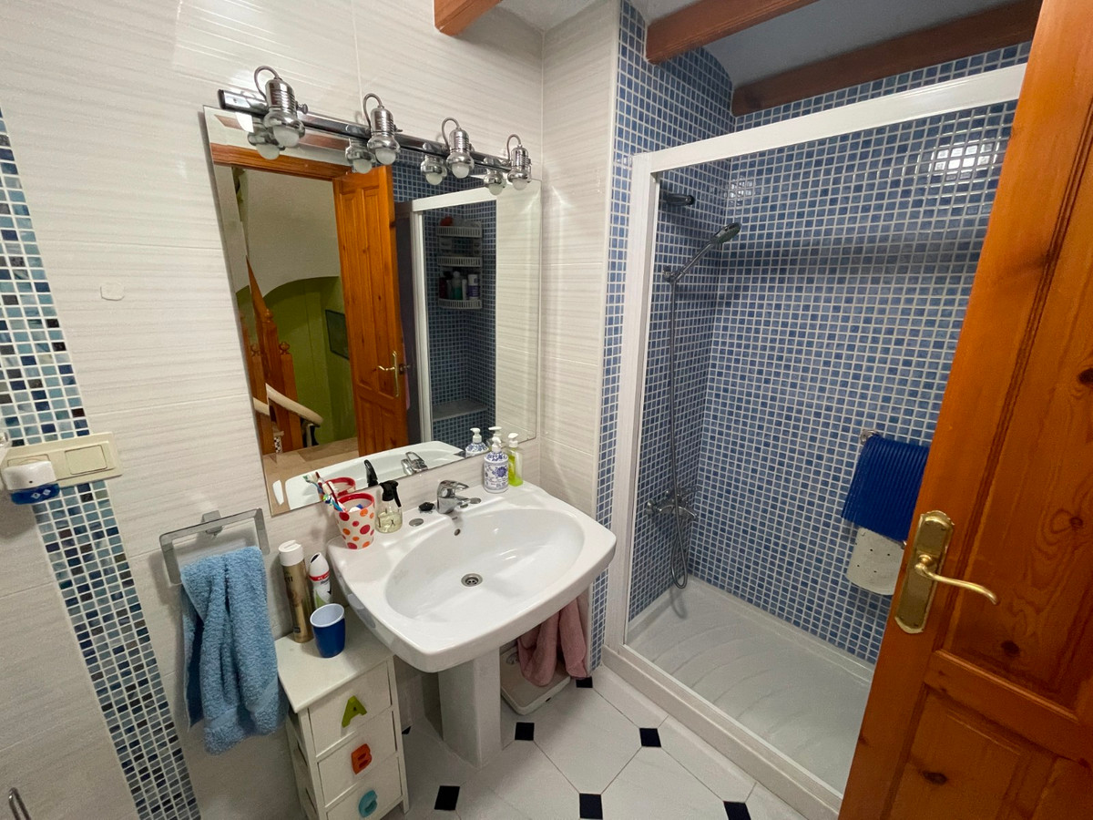 5 Bed Townhouse for sale in Guardamar Del Segura Costa Blanca, Alicante, Spain