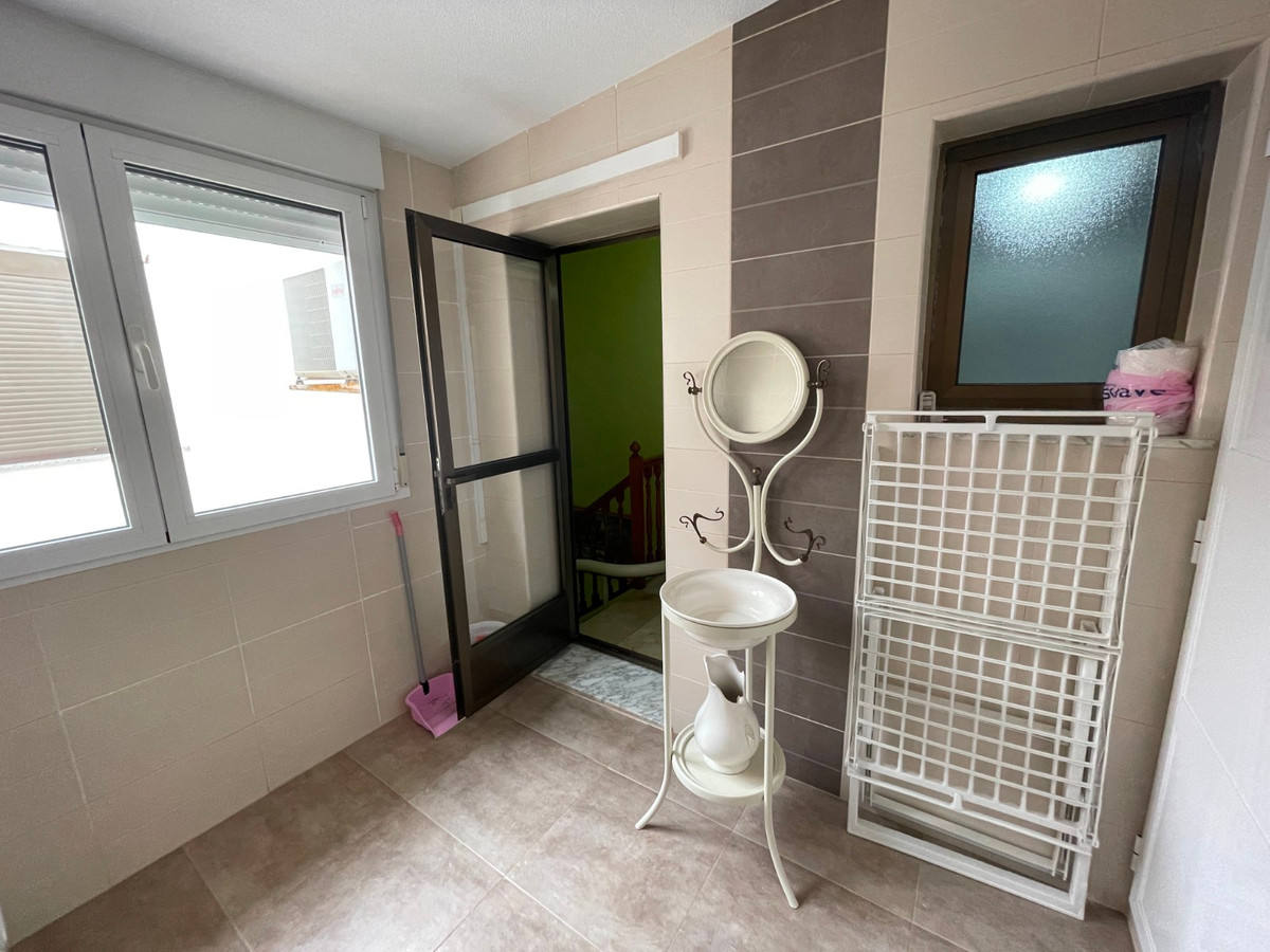 5 Bed Townhouse for sale in Guardamar Del Segura Costa Blanca, Alicante, Spain