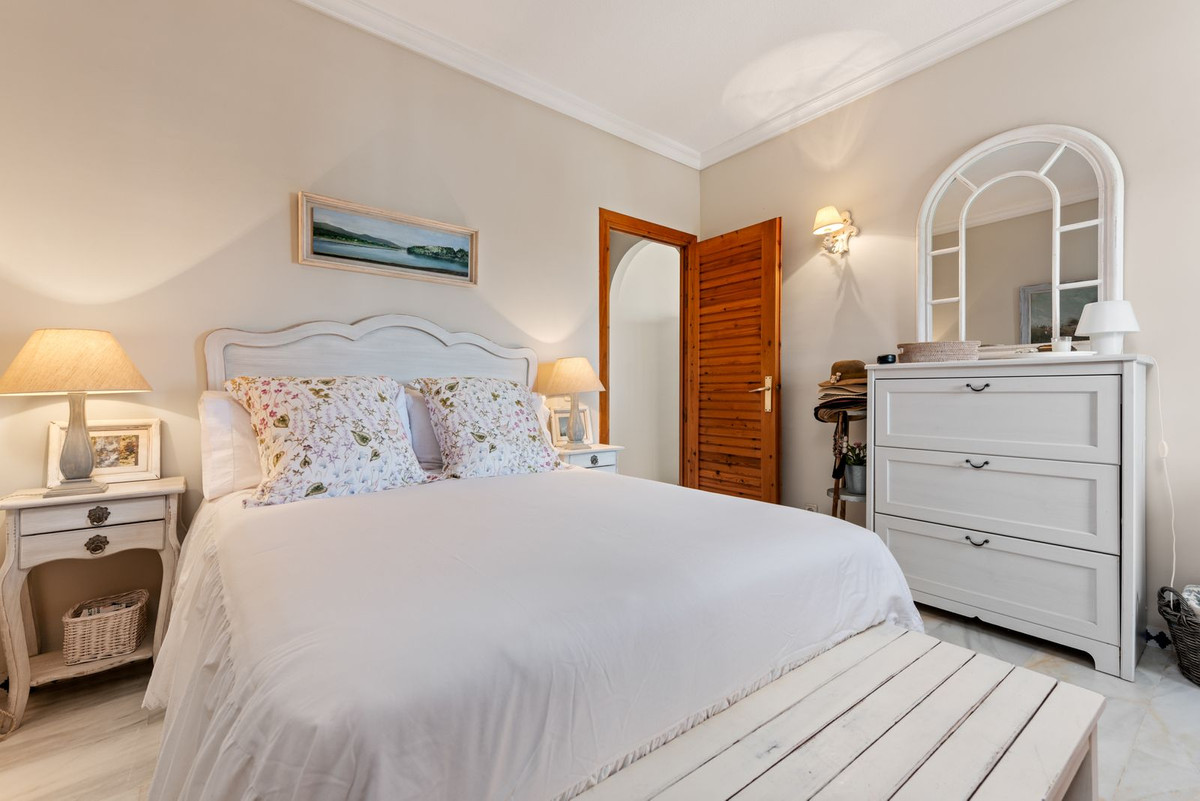 3 Bed Apartment for sale in Estepona Costa Del Sol, Málaga, Spain