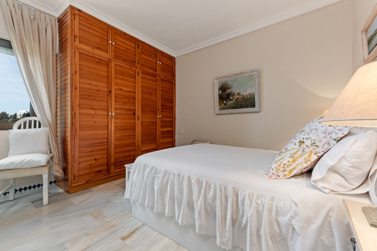 3 Bed Apartment for sale in Estepona Costa Del Sol, Málaga, Spain