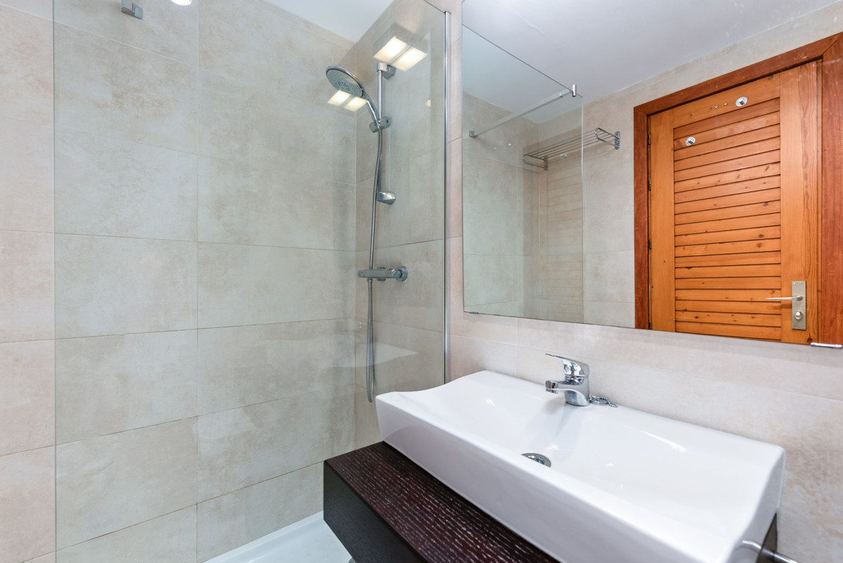 3 Bed Apartment for sale in Estepona Costa Del Sol, Málaga, Spain