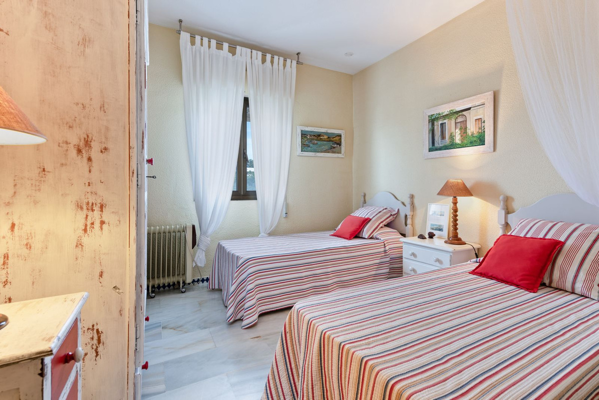 3 Bed Apartment for sale in Estepona Costa Del Sol, Málaga, Spain
