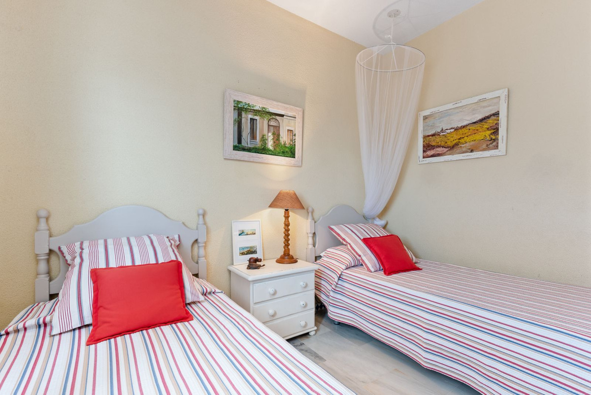 3 Bed Apartment for sale in Estepona Costa Del Sol, Málaga, Spain