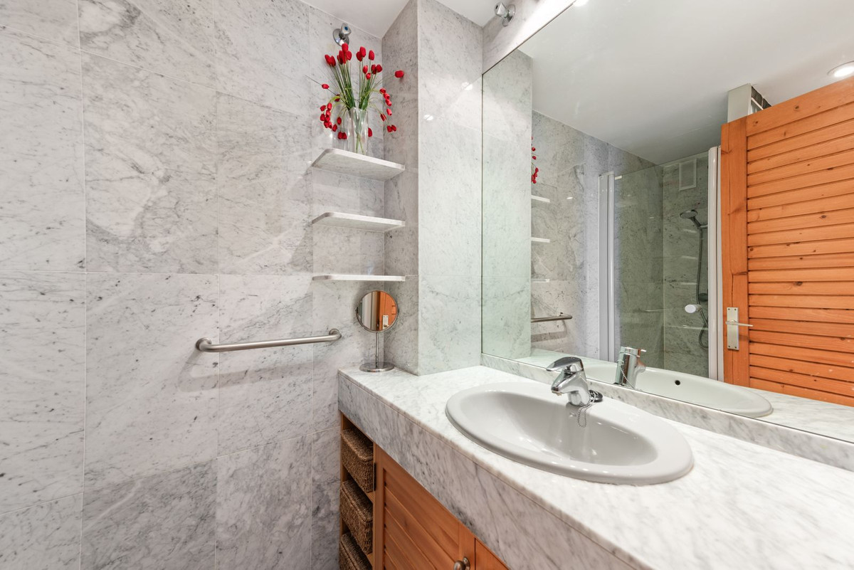3 Bed Apartment for sale in Estepona Costa Del Sol, Málaga, Spain