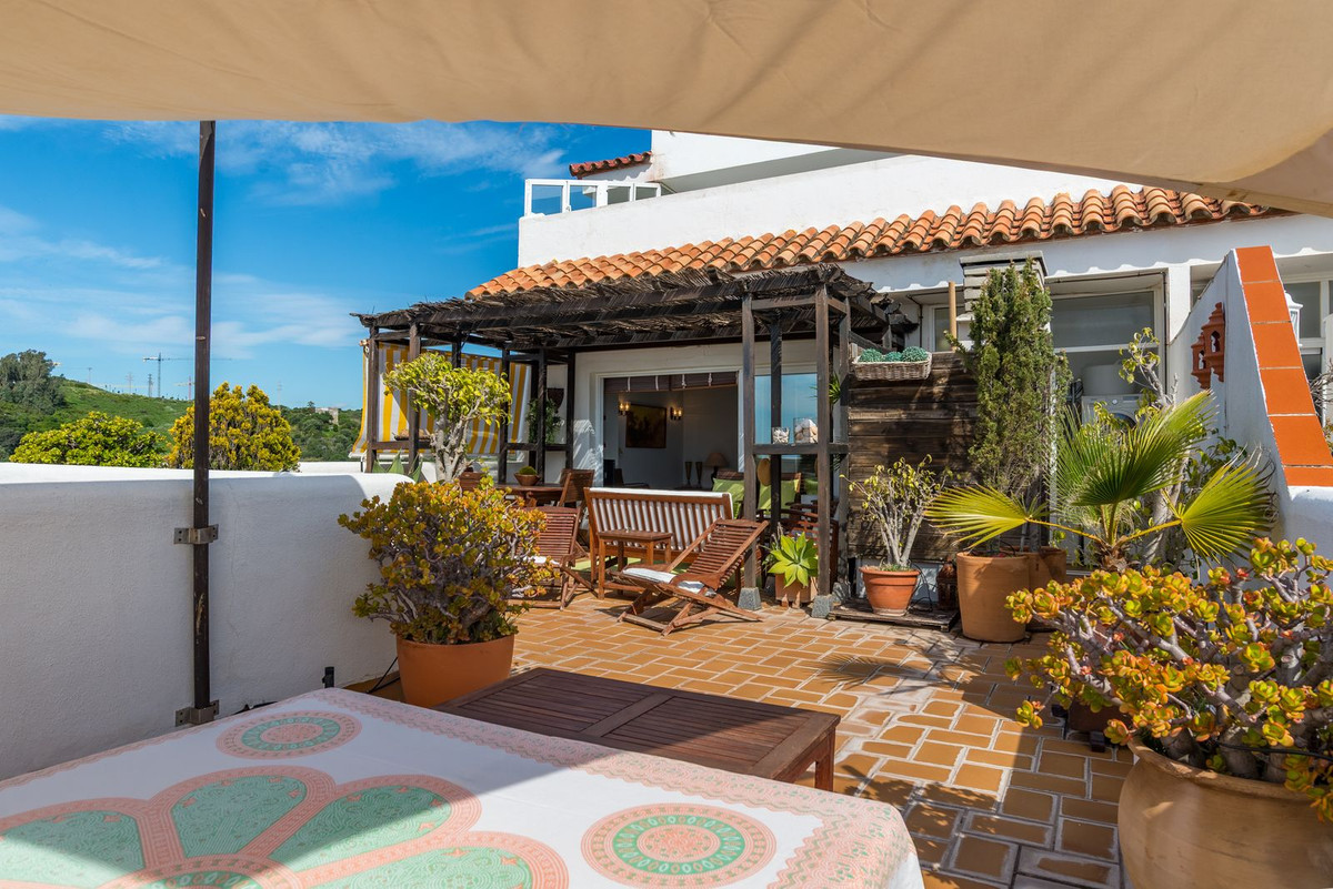 3 Bed Apartment for sale in Estepona Costa Del Sol, Málaga, Spain
