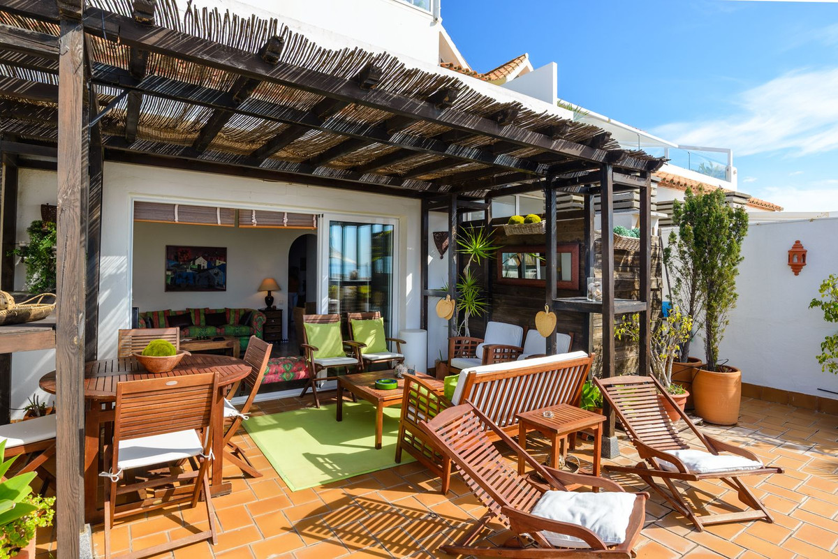 3 Bed Apartment for sale in Estepona Costa Del Sol, Málaga, Spain